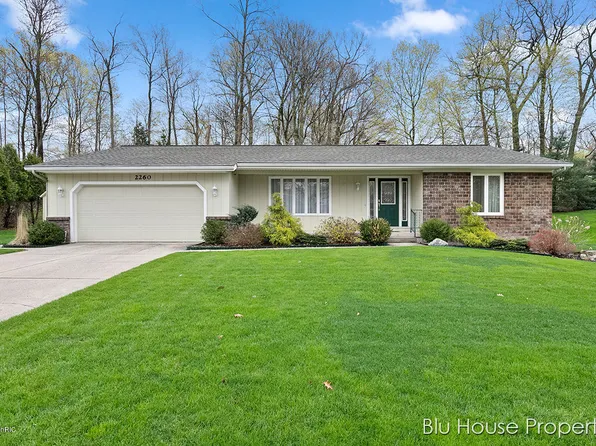 2260 Chelsea Dr NE, Grand Rapids, MI 49505