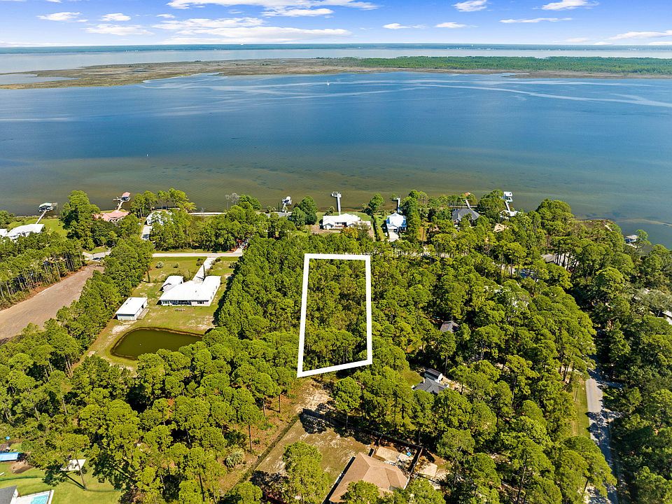 1st image of 30 Woodland Bayou Dr