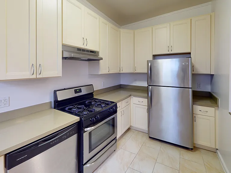 655 Stockton Street — Photo 16