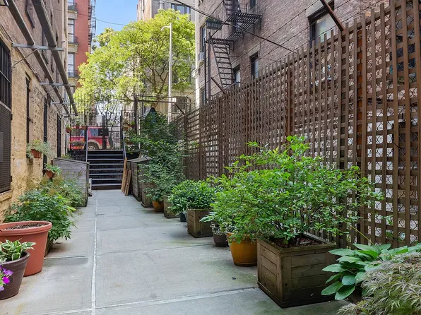 447 Fort Washington Avenue image 6 of 12