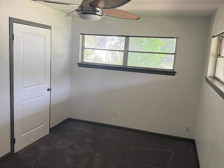 1715 Woodrow Ave — Photo 4