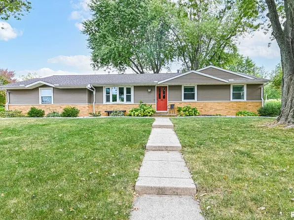6936 N Wilshire Dr, Peoria, IL 61614