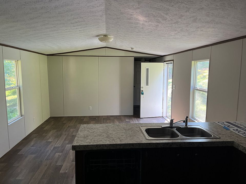 1st image of 109 Towe St