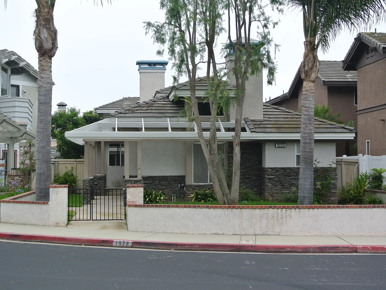 1928 Park St — Photo 1