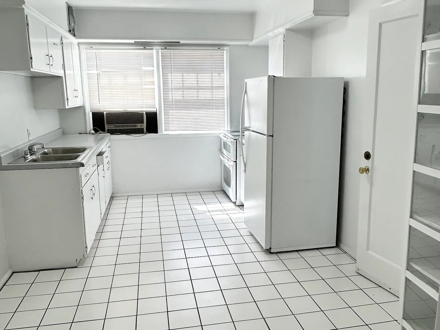 2 bed, 1000 sqft, $1,600 — Photo 3