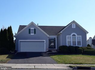 8 Quincy Manor Ln, Burlington, NJ 08016