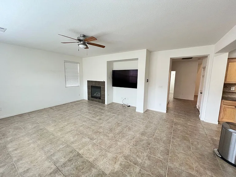 742 Canary Wharf Dr — Photo 12
