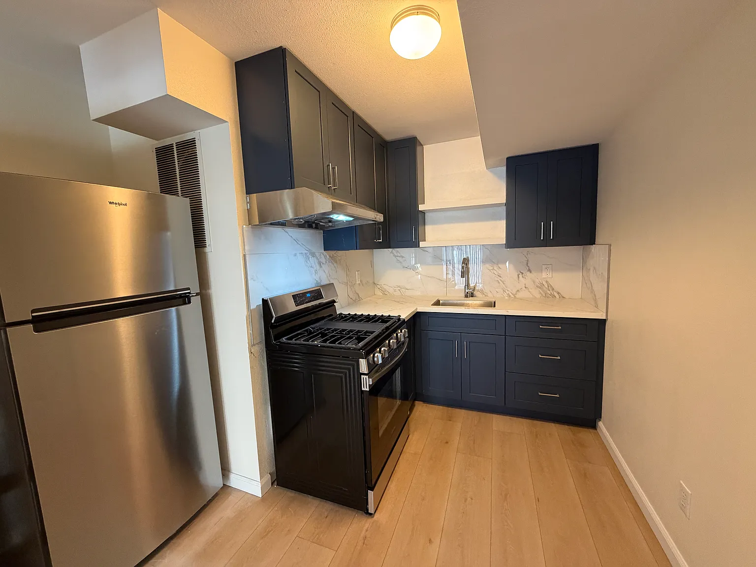 2 bed, 609 sqft, $2,950 — Photo 2
