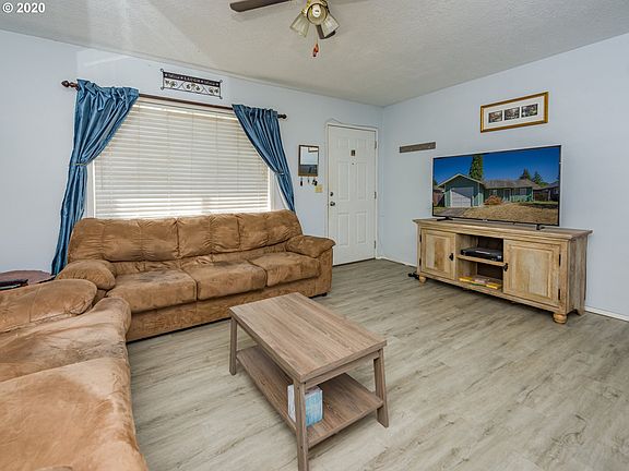 5th image of 130 Meadow Park Ct