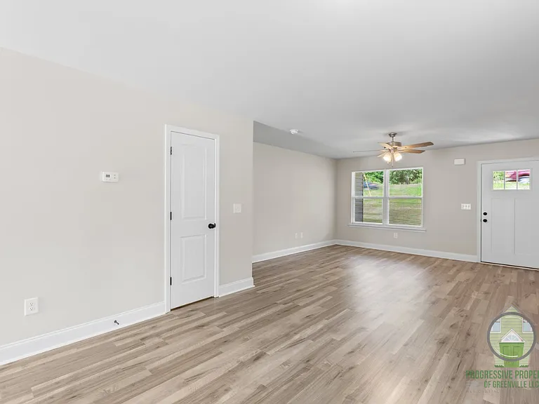 223 Liberty Dr #A — Photo 2