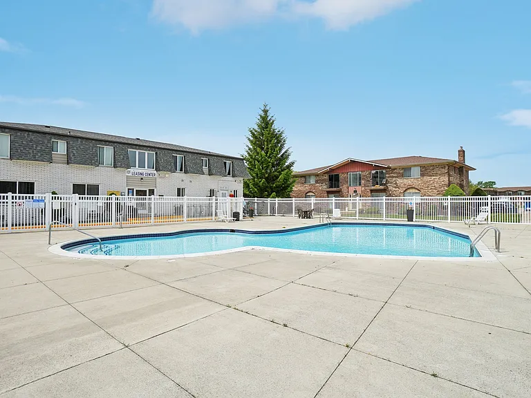 Rivercrest Apartments — Photo 56