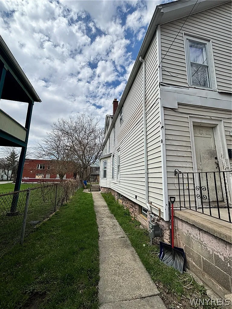Building Photo - 510 6th St #3