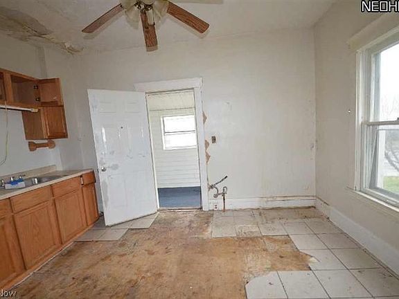 3rd image of 3898-3898 W 21st St