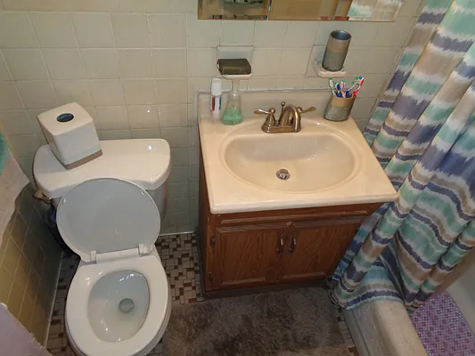 Sold by Thomas Lipovetsky, LREB | media 24