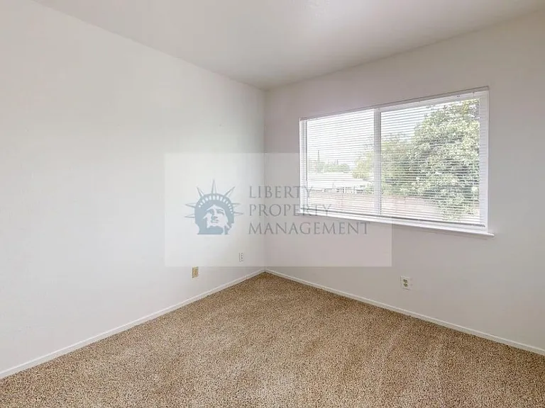 2109 Chrysler Dr #4 — Photo 6