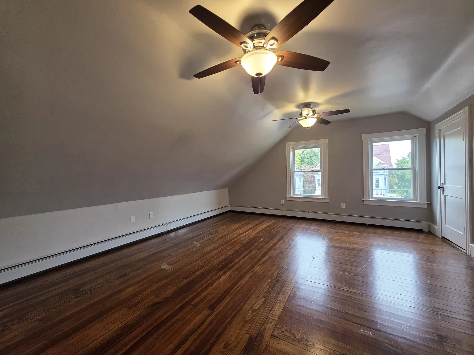  857 Hope St 3rdflr 2b/1b Heatincluded Greatlocale! Hardwoods Laundry! — Photo 2