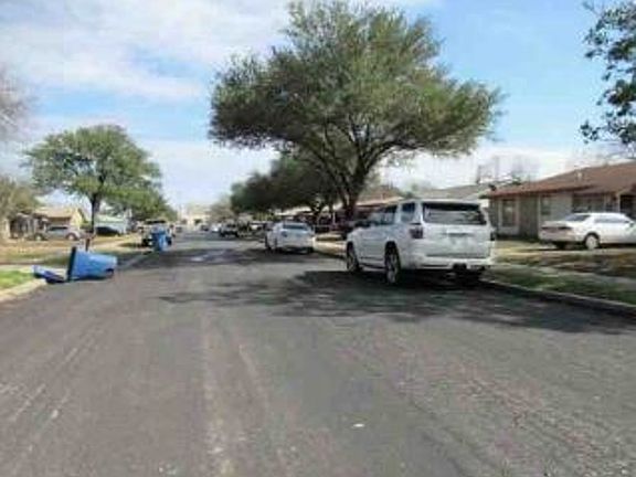 Exterior Neighborhood (street photo)