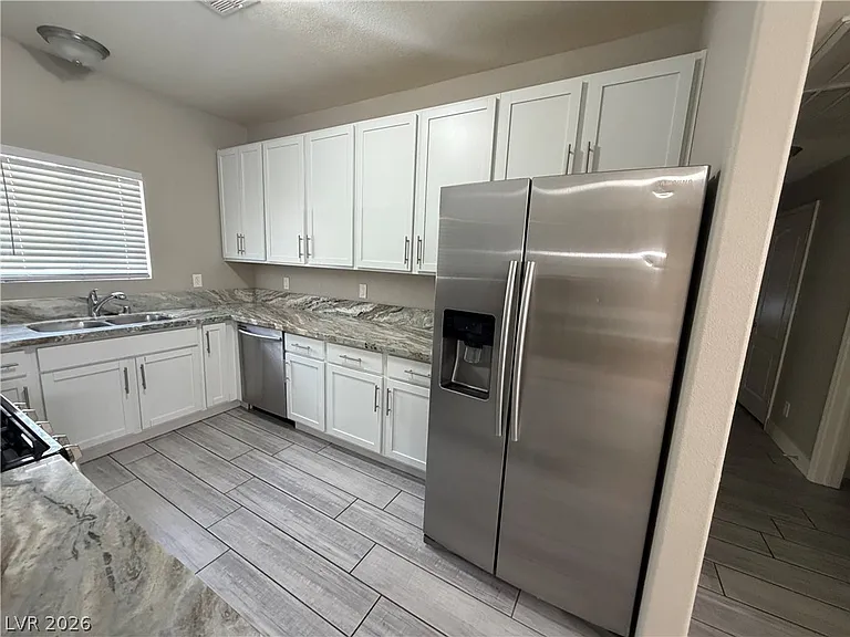 1900 N Torrey Pines Dr #105 — Photo 7