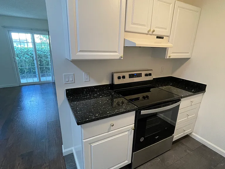 Sierra Vista Apartments — Photo 17