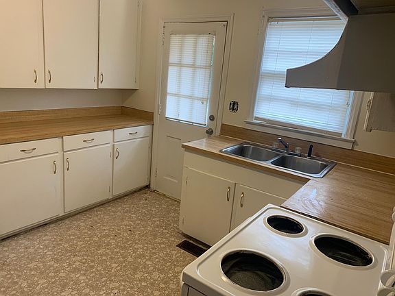 4th image of 590 Wilson St #1