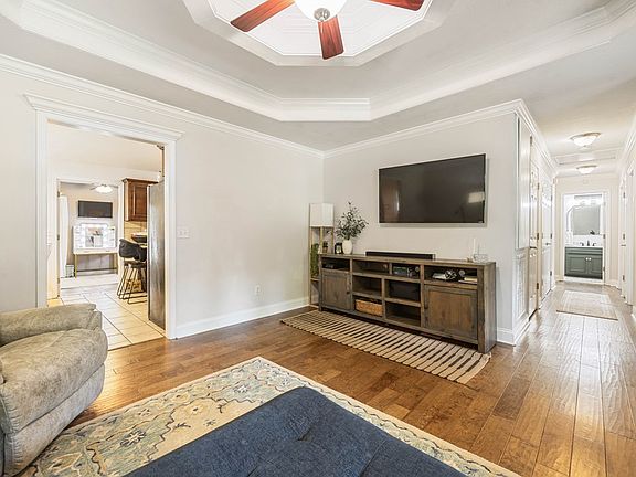 4th image of 163 Lee Road 2158