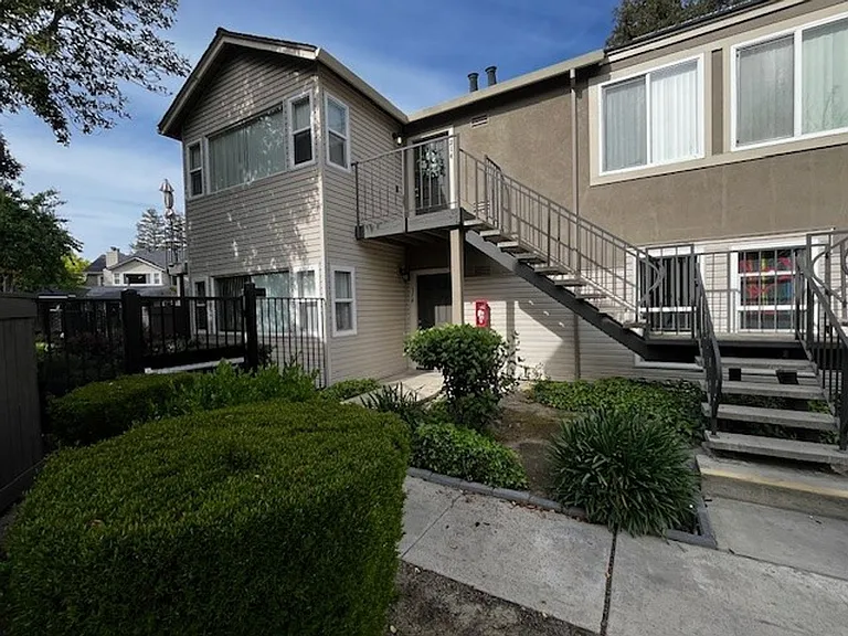Carmel Woods Apartments — Photo 90