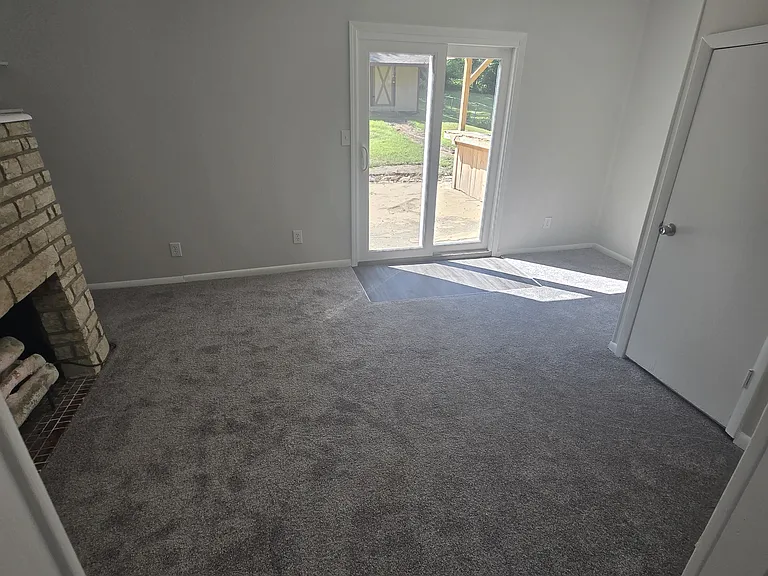 7924 NE San Rafael Dr — Photo 14