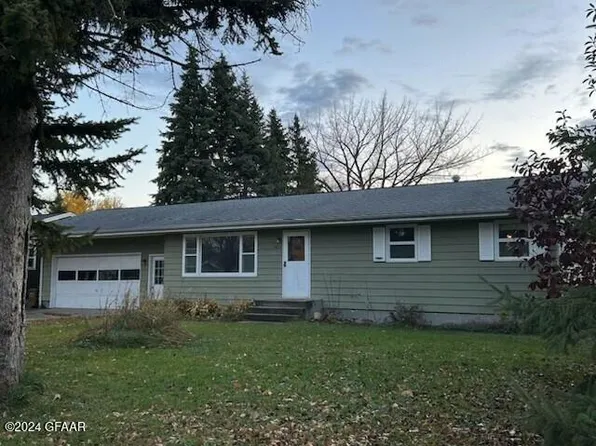 1017 11th Ave SE, East Grand Forks, MN 56721