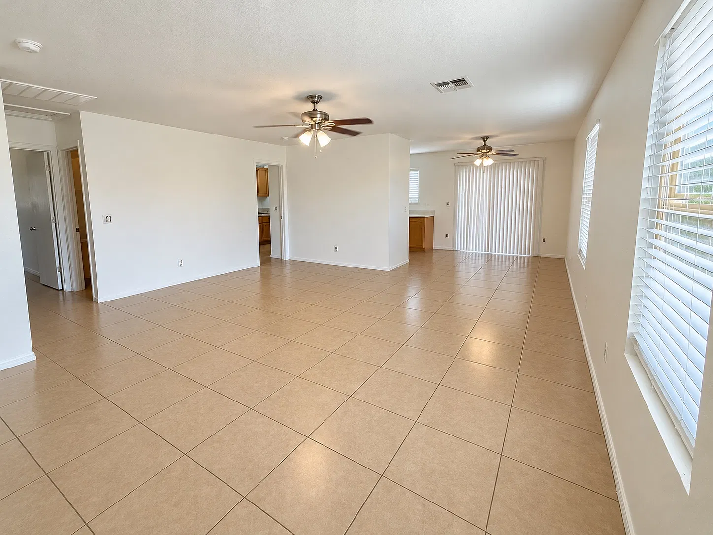 3 bed, 1195 sqft, $1,950 — Photo 2