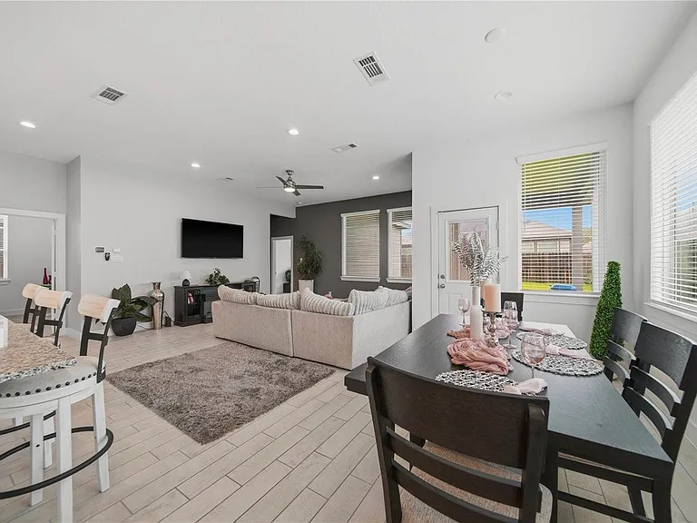 4512 Bartagrass Dr — Photo 11