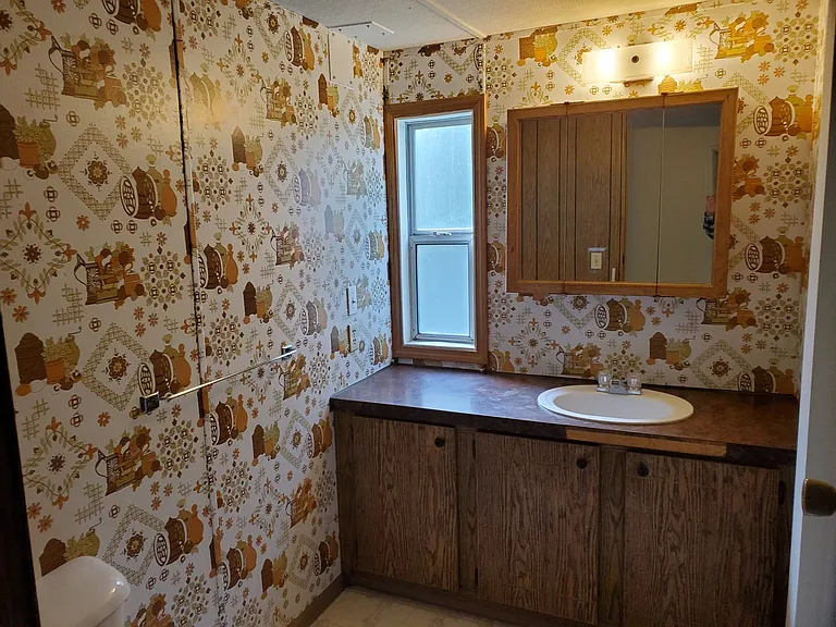 1136 N Main St — Photo 6