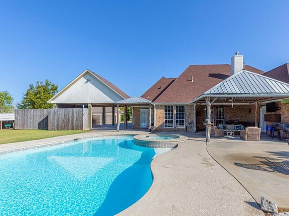 2nd image of 665 Winchester Dr