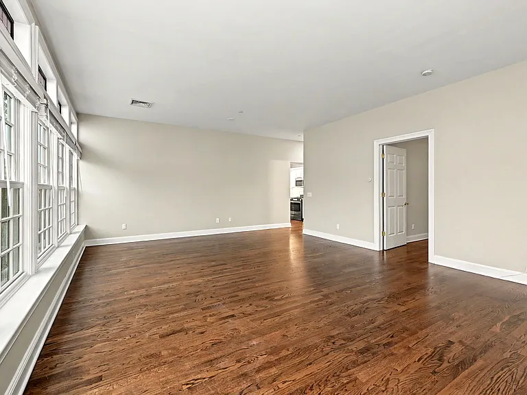 2 Elm St #25 — Photo 9