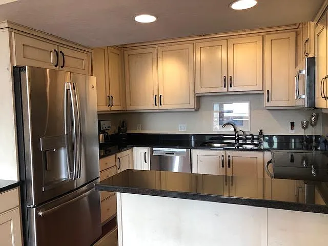 230 E Broadway St #803 — Photo 4