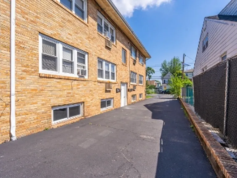 1213 Roselle St — Photo 12