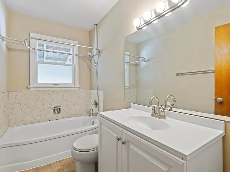 521 E Cherry St — Photo 11
