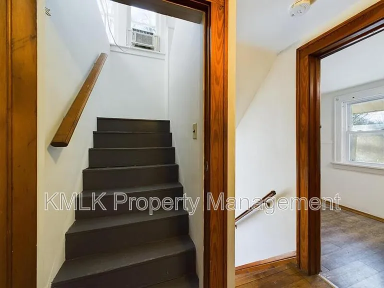 524 Allyn St — Photo 30