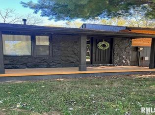 1303 N Maple St, Carterville, IL 62918