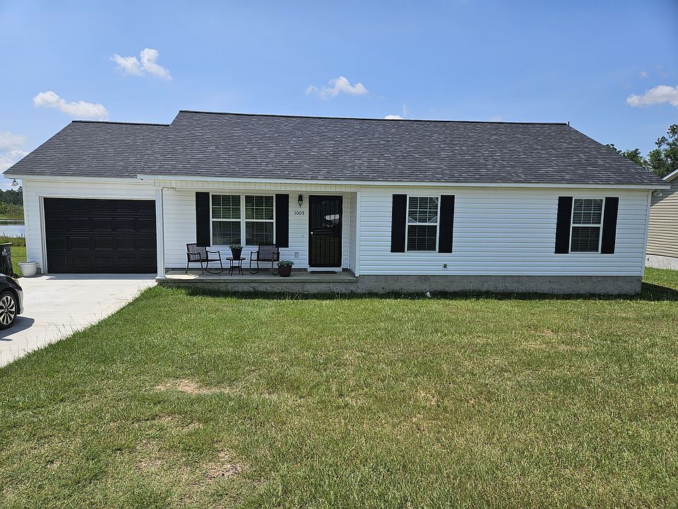 1st image of 1005 Evergreen Ln