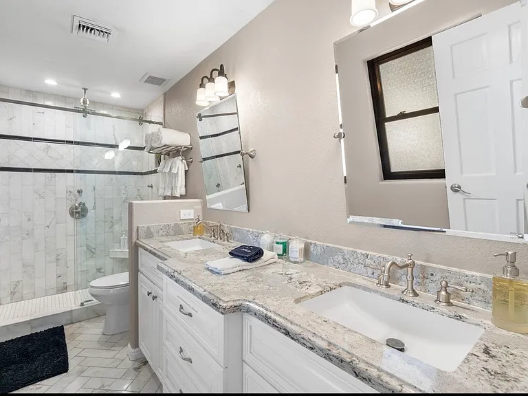 N 53rd Pl — Photo 13