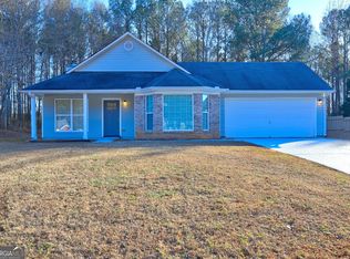 17 Carey Ct, Grantville, GA 30220