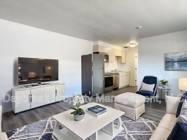 1211 11 1/2 St N APT 3, Fargo, ND 58102