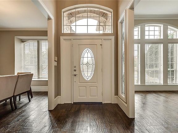 3rd image of 3213 Uxbridge Ln