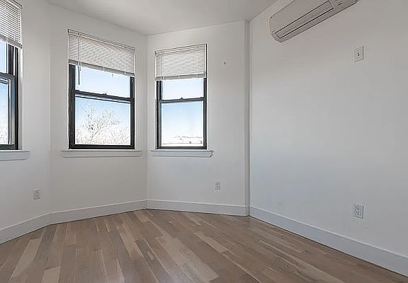 5th image of 396 Cornelia St #3F
