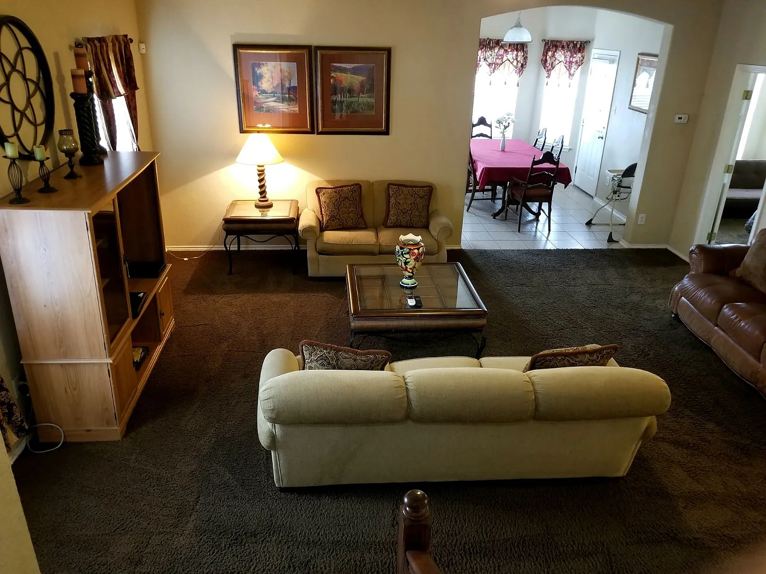 4 bed, 2.5 bath, 2200 sqft, $2,000 — Photo 3