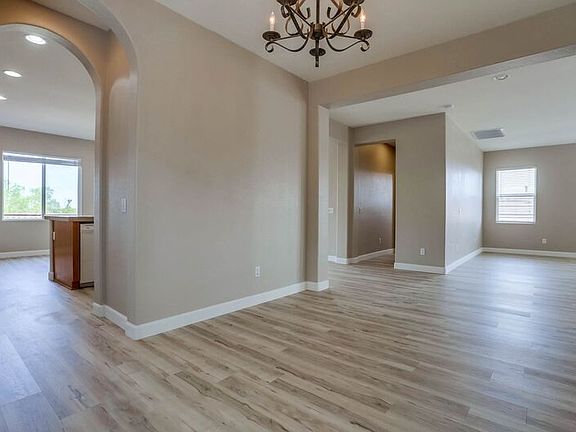 2nd image of 44475 Kingston Dr