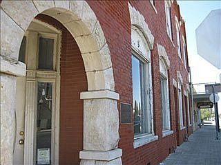 5th image of 101 W Pearl St