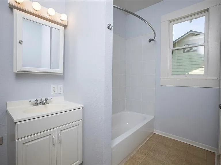 271 S Willow Ave — Photo 10