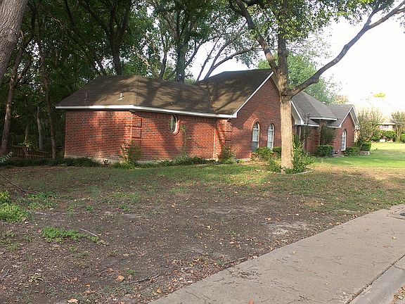 3rd image of 801 Heather Knoll Dr