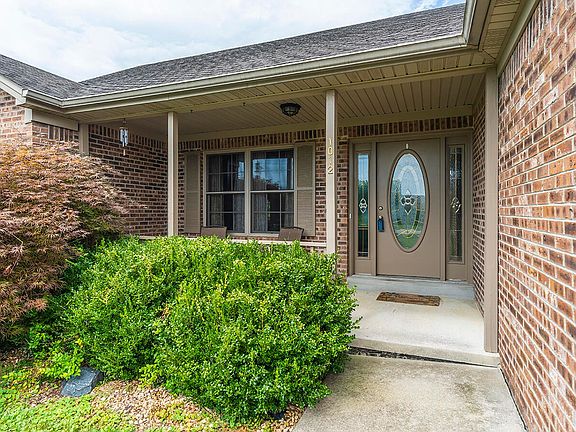 3rd image of 1012 Echo Valley Dr